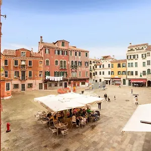 https://frari-house-basilica-dei-frari.hotelinveneto.com